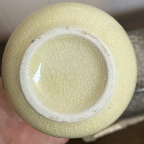 Vintage gold trimmed Small cream peacock decorative jar bud Vase crazing @ - Picture 3 of 4